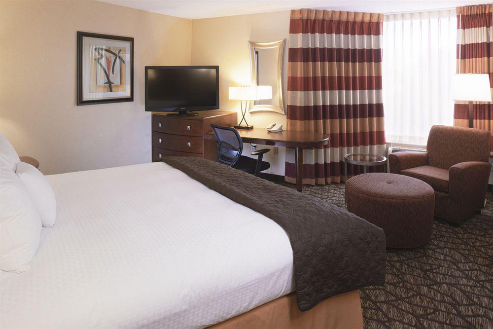 Doubletree By Hilton Johnson City Exterior photo