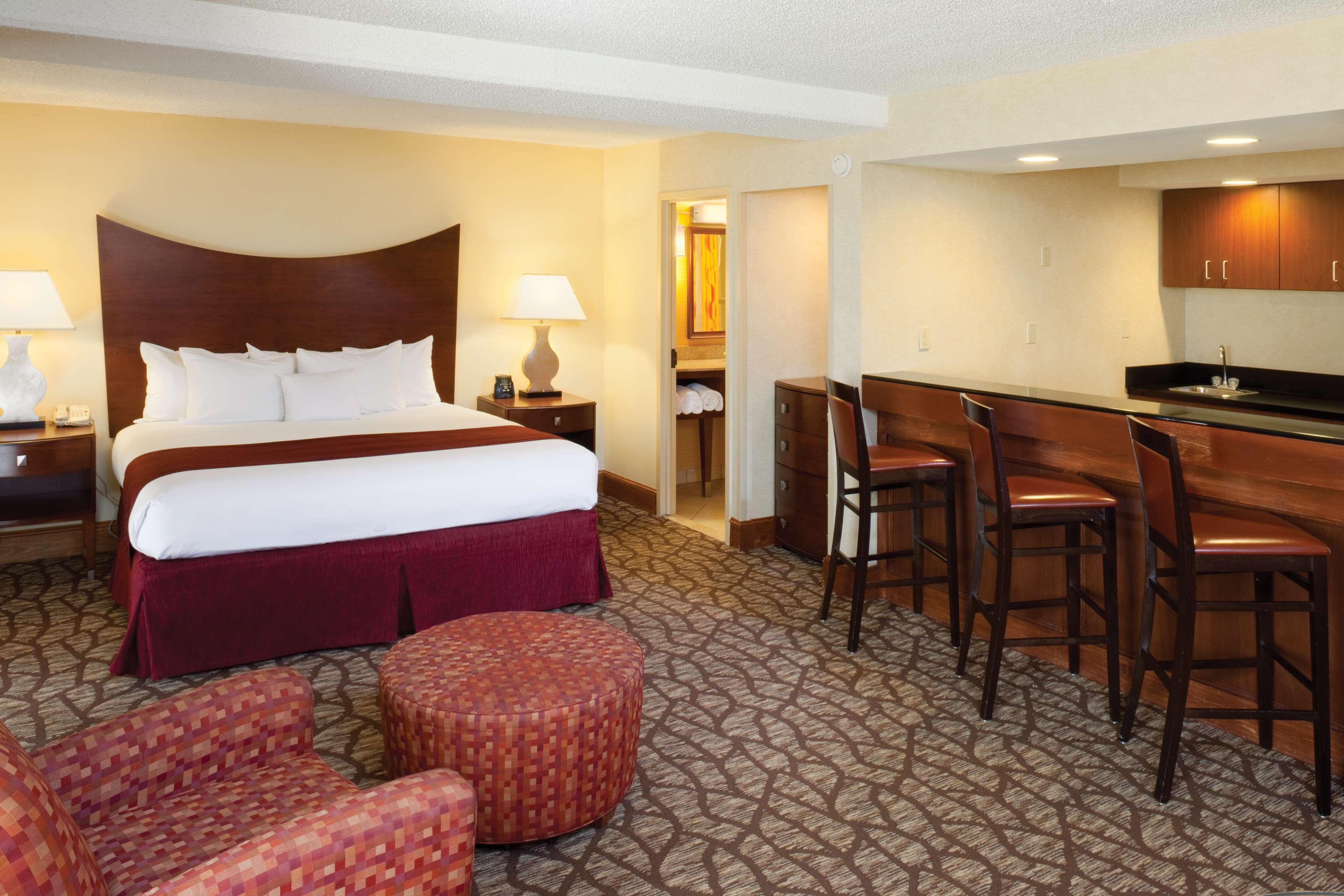 Doubletree By Hilton Johnson City Exterior photo