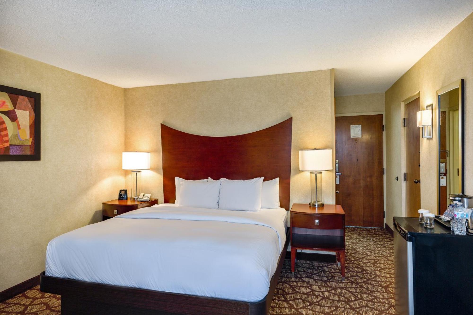 Doubletree By Hilton Johnson City Exterior photo