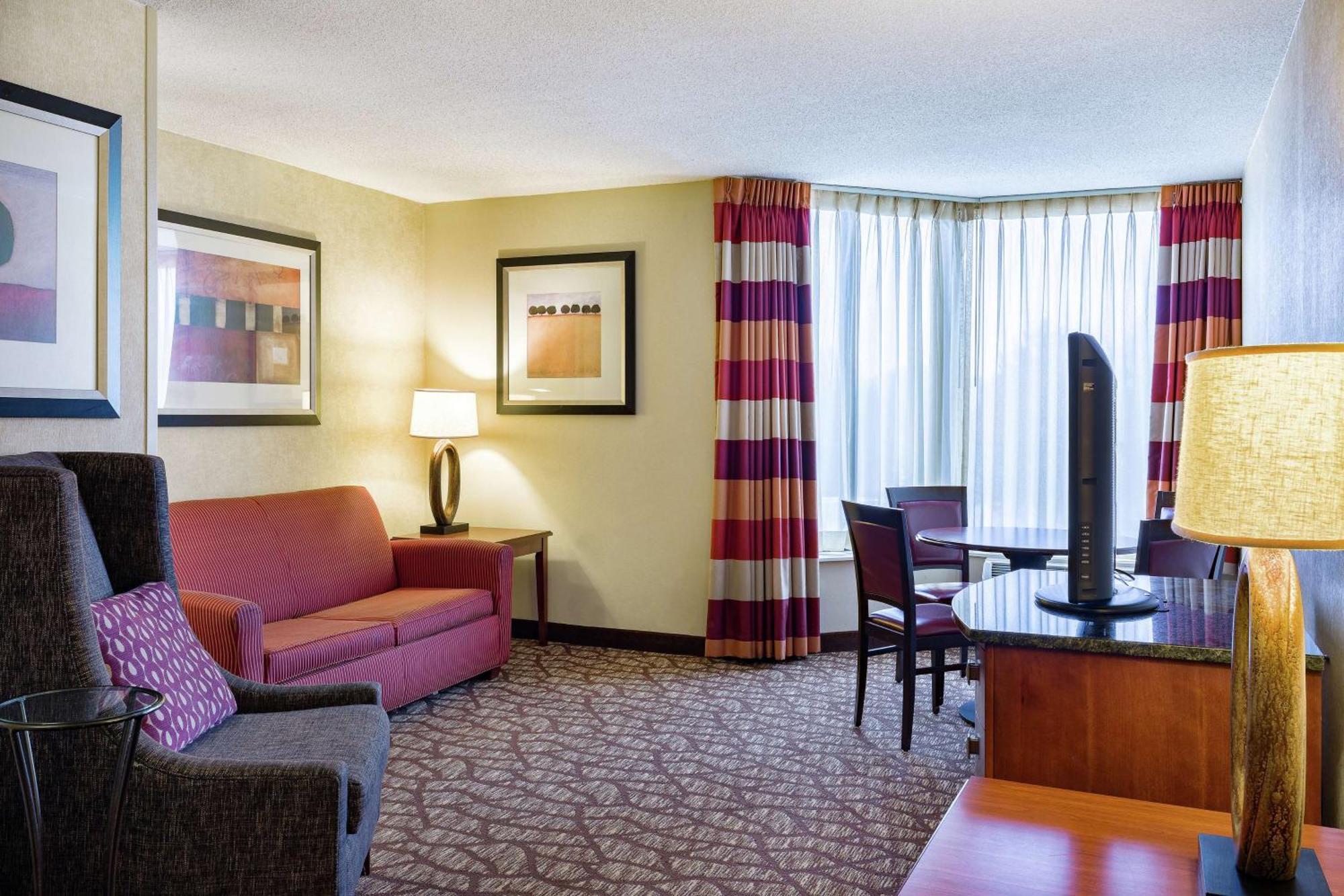 Doubletree By Hilton Johnson City Exterior photo